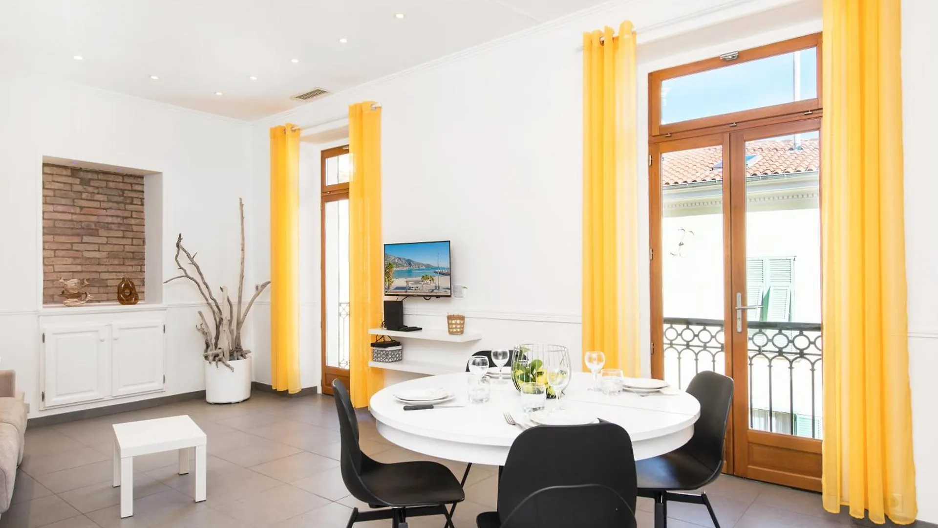 Marne III - Spacieux 3-4 Pieces - Carre D'Or Menton